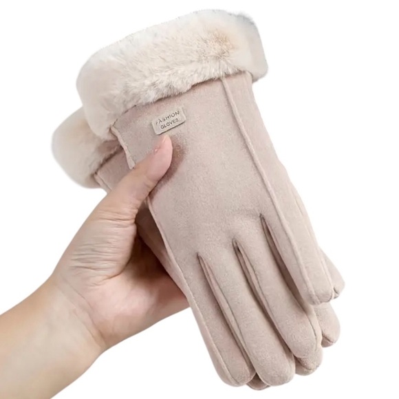 COZY PLUSH LINED TOUCHSCREEN COMPATIBLE GLOVES IN BEIGE - Picture 3 of 5